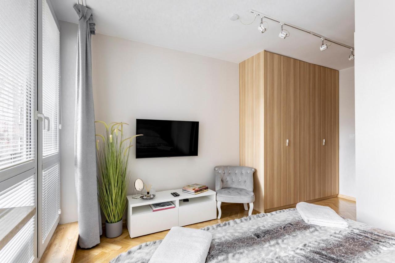Hala Mirowska Apartments Warsaw Exterior photo